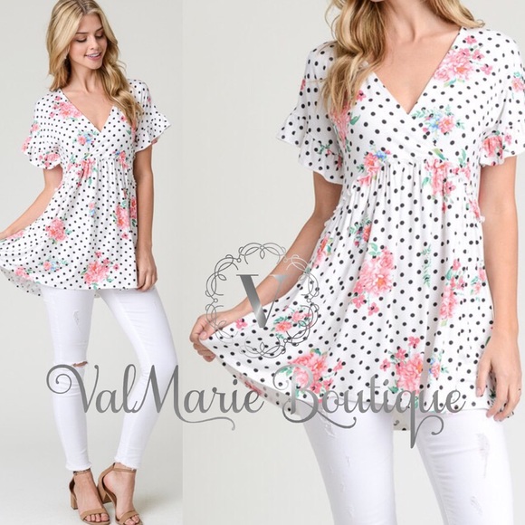 📍ONLY 2 left! Polka dot Floral Top - Picture 2 of 3